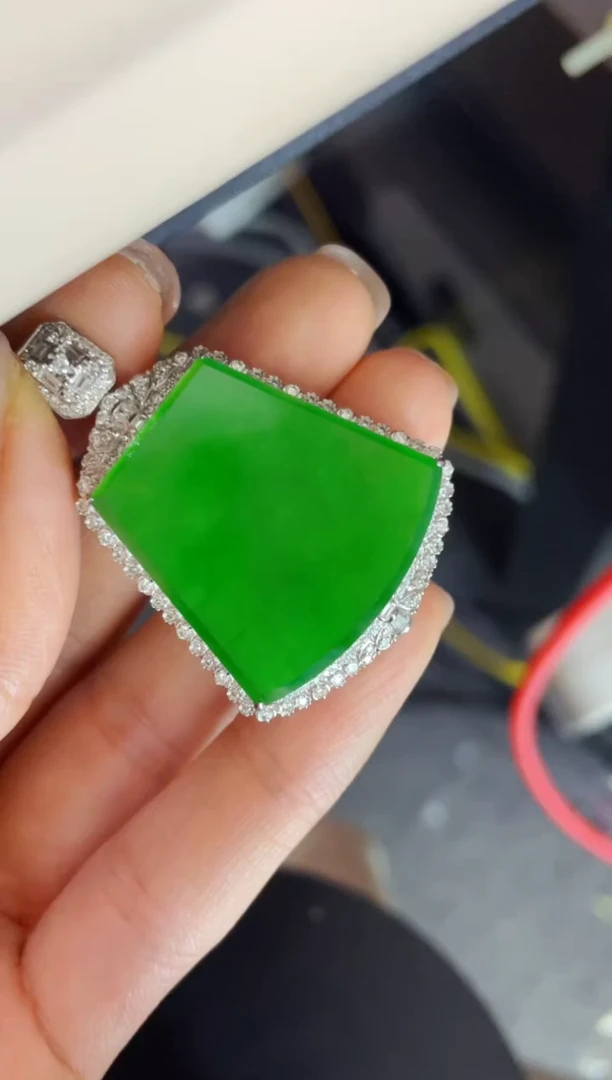 吊坠(不含链)18K金镶嵌翡翠团购10