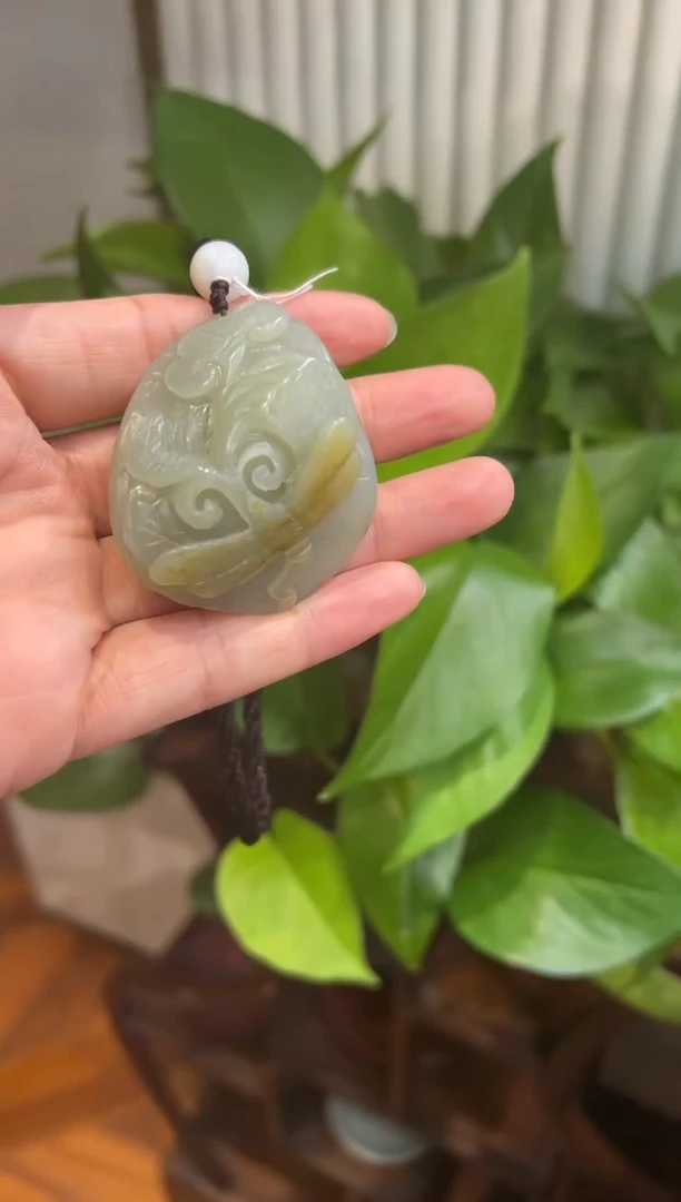 和田玉未镶嵌颈饰吊坠