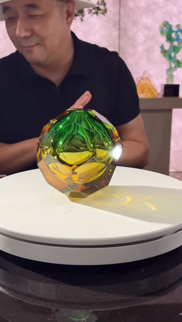摆件璨石美学祖母绿琥珀金球形刻面香薰瓶