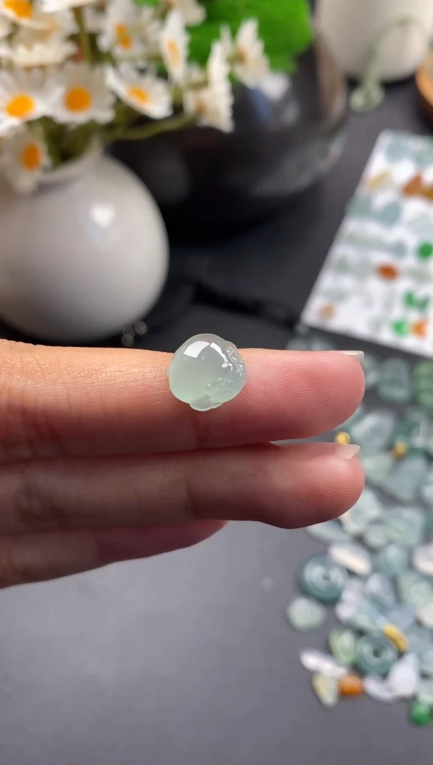 颈饰未镶嵌翡翠冰种裸石