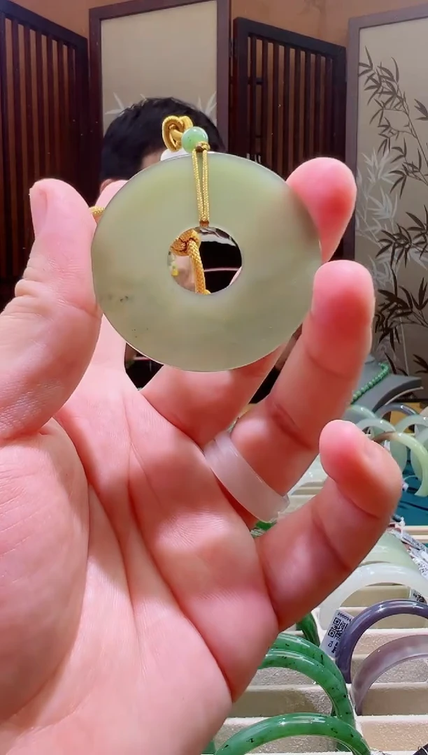 颈饰未镶嵌和田玉玉璧