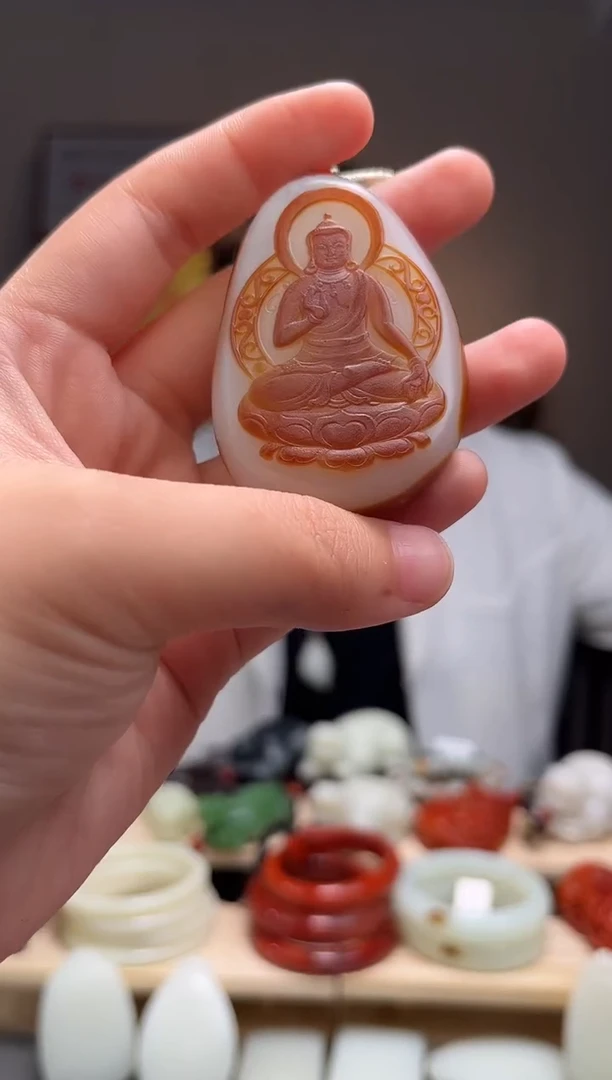颈饰未镶嵌和田玉鱼**毛吊坠