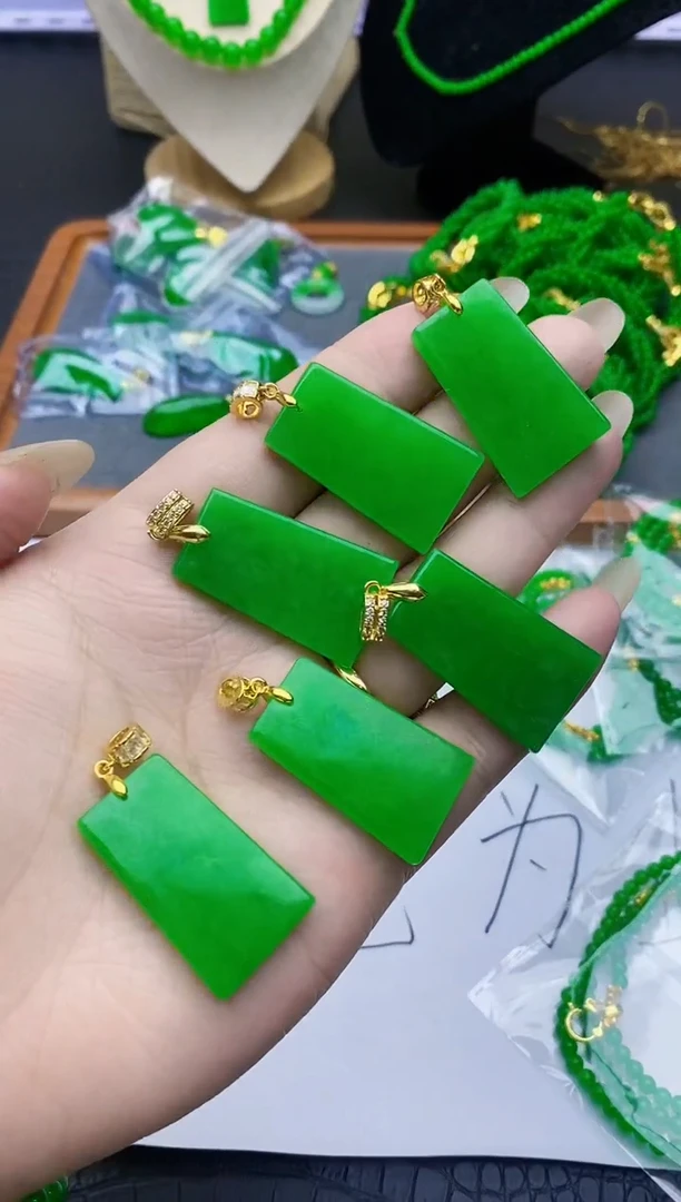 吊坠(不含链)未镶嵌翡翠..