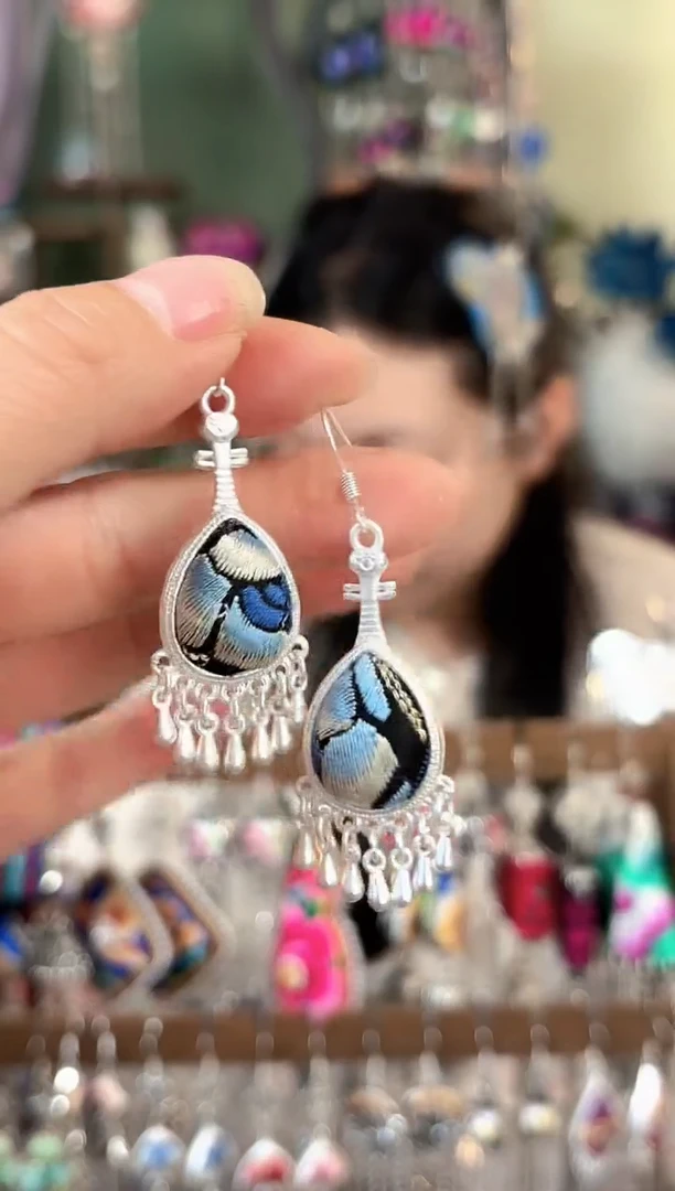 彩云南阁非遗老绣苗银饰品526