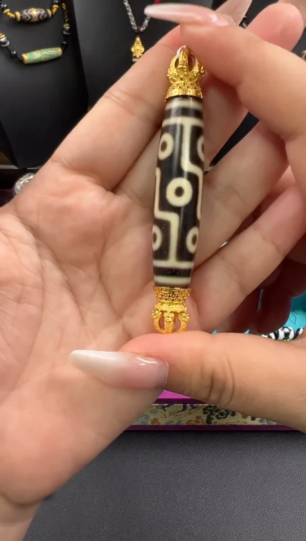 吊坠玛瑙18K金镶嵌吊坠