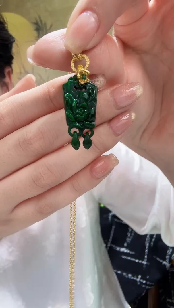 颈饰未镶嵌翡翠吊坠
