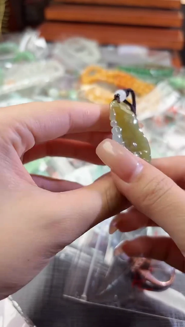 翡翠未镶嵌颈饰Z**行100711576