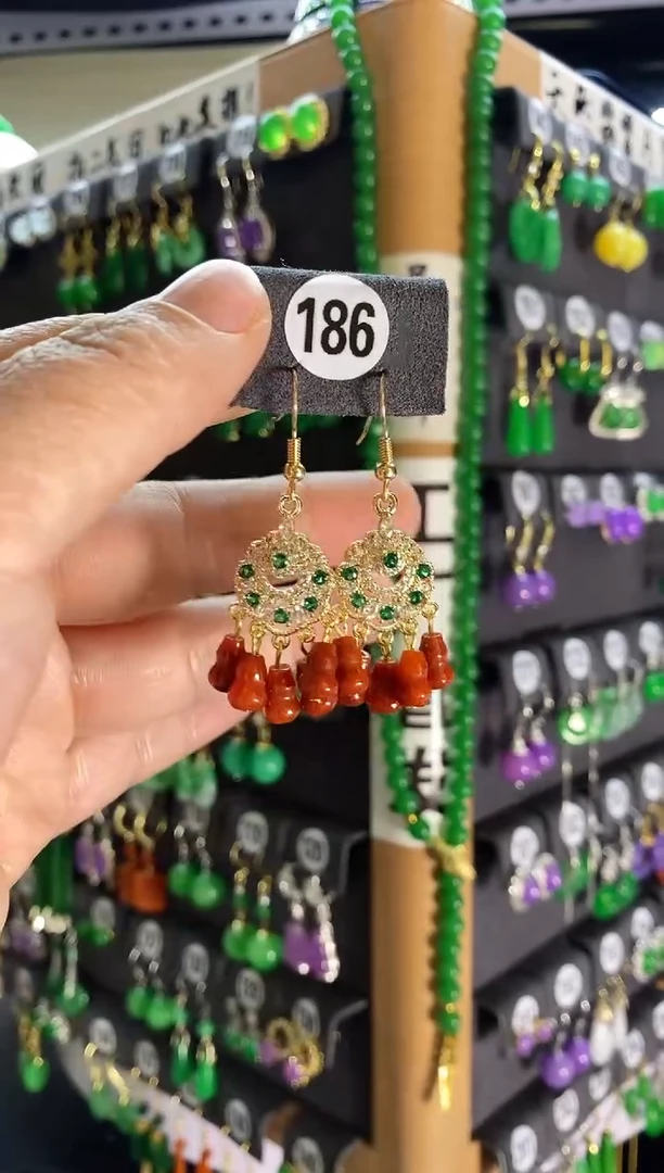 【闪购商品】翡翠耳饰银S925镶嵌186...