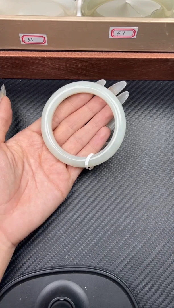 未镶嵌手镯和田玉且末金山微色差58手镯MK