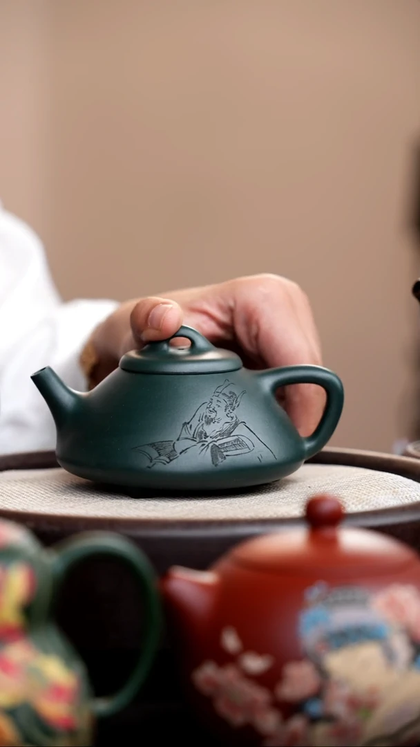 茶壶紫砂民国绿子冶石瓢刻人物