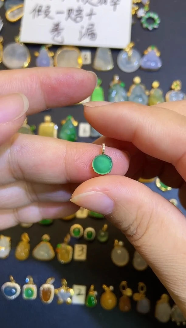 吊坠(不含链)18K金镶嵌翡翠1