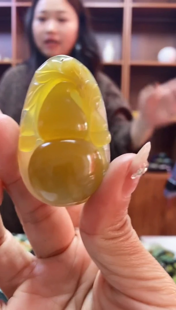 未镶嵌蛇纹石玉吊坠