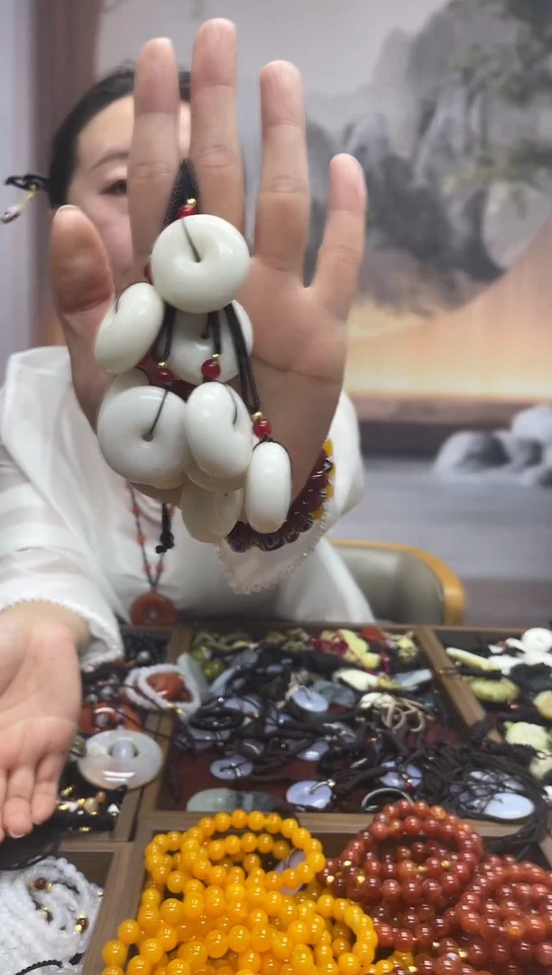 未镶嵌岫玉吊坠·