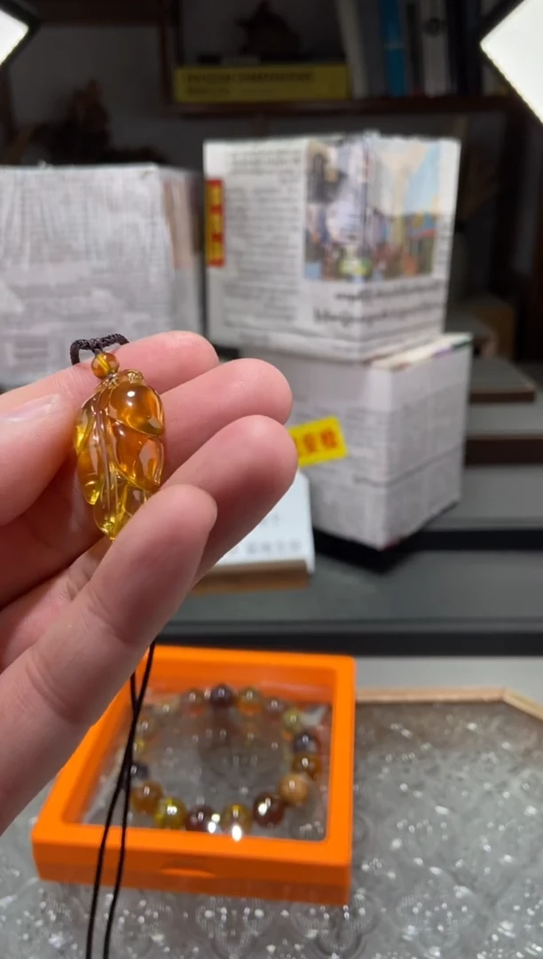 琥珀颈饰未镶嵌叶子