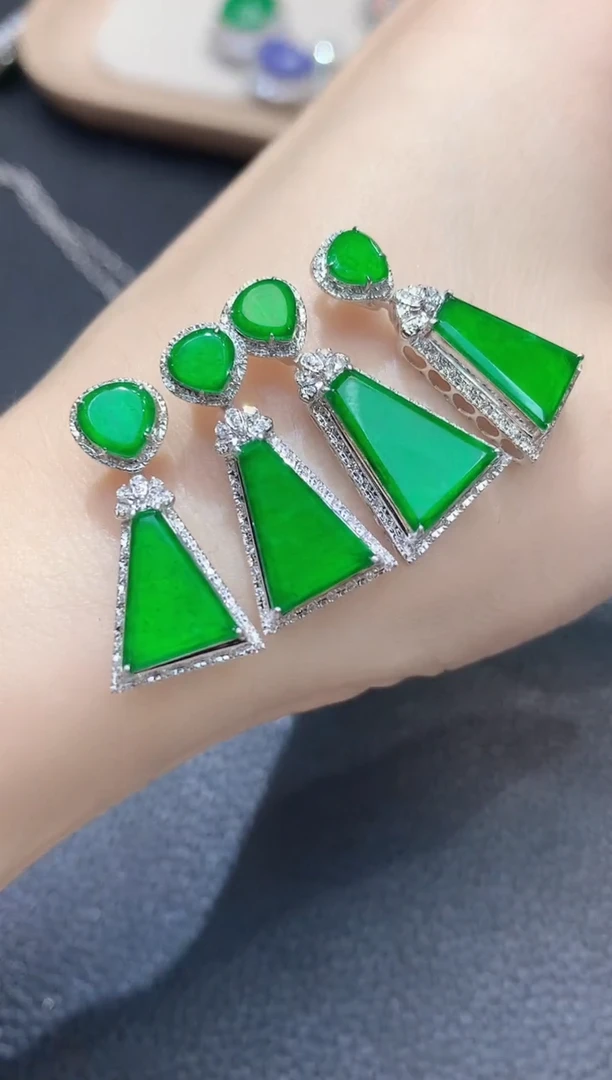 吊坠(不含链)18K金镶嵌翡翠A17 多样性发一件