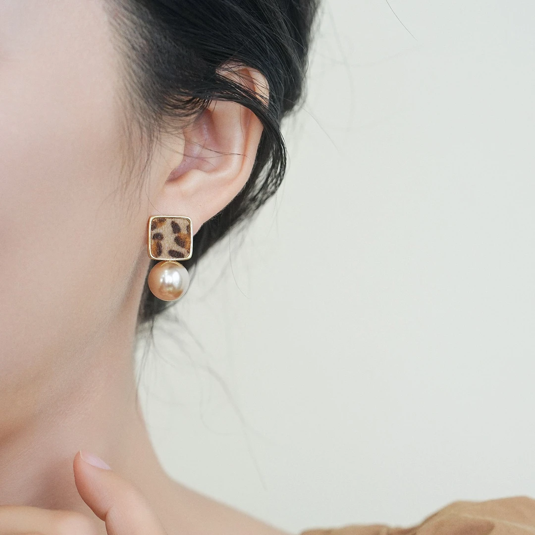 铜合金耳饰 方块豹纹耳环女轻奢高级感耳坠新款秋冬耳钉小众