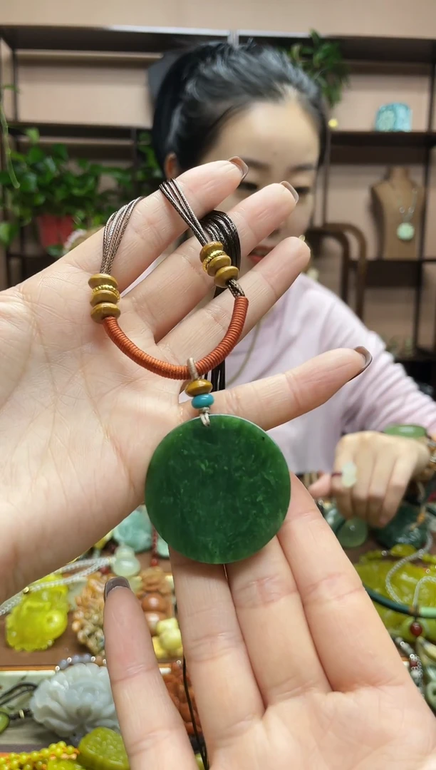 颈饰未镶嵌和田玉（碧玉）·