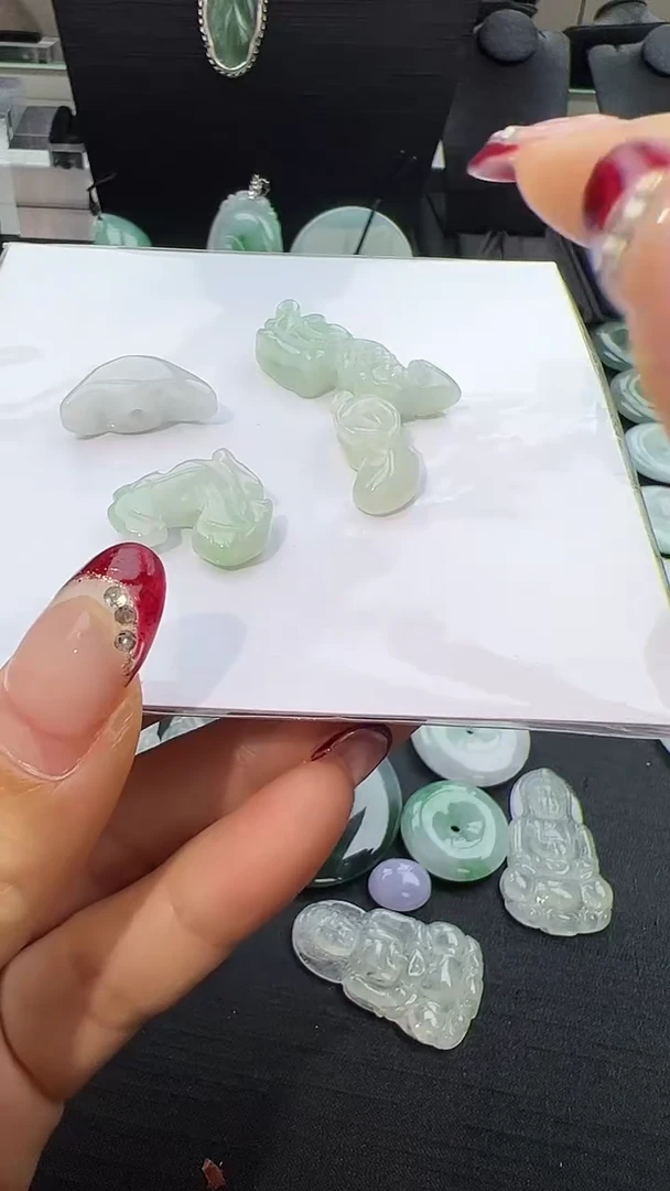 【闪购商品】翡翠挂件未镶嵌生肖鸡，龙，牛，元宝