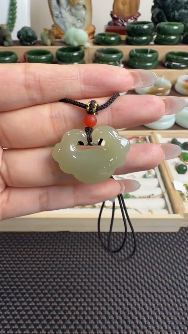 颈饰未镶嵌和田玉挂件