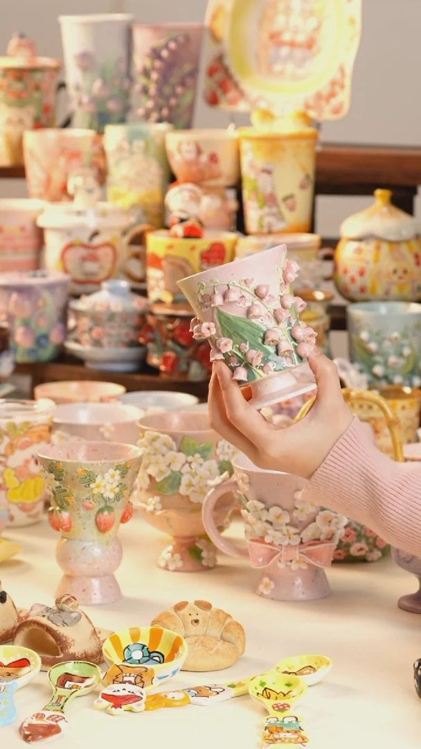 摆件陶景德镇釉下彩手绘设计师款陶瓷