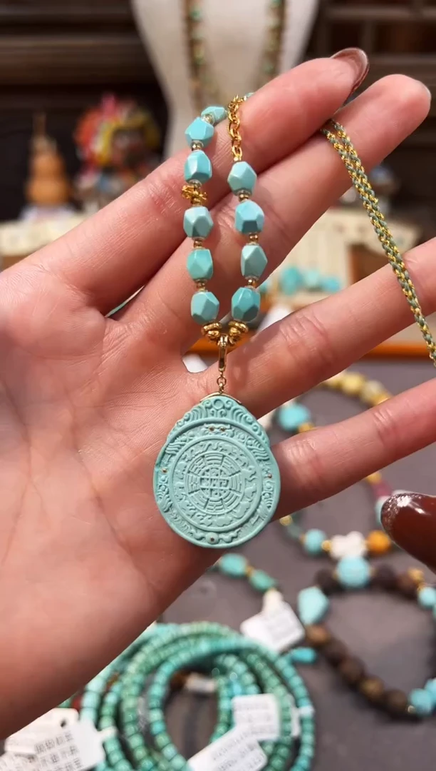 18K金镶嵌绿松石颈饰九宫八挂牌项链