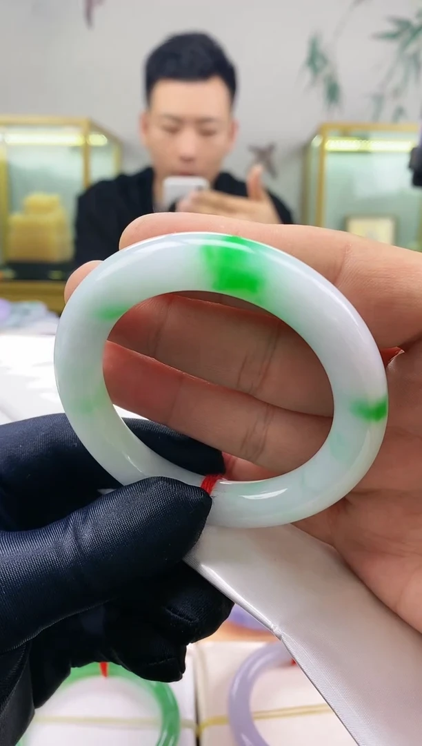 未镶嵌手镯翡翠有纹