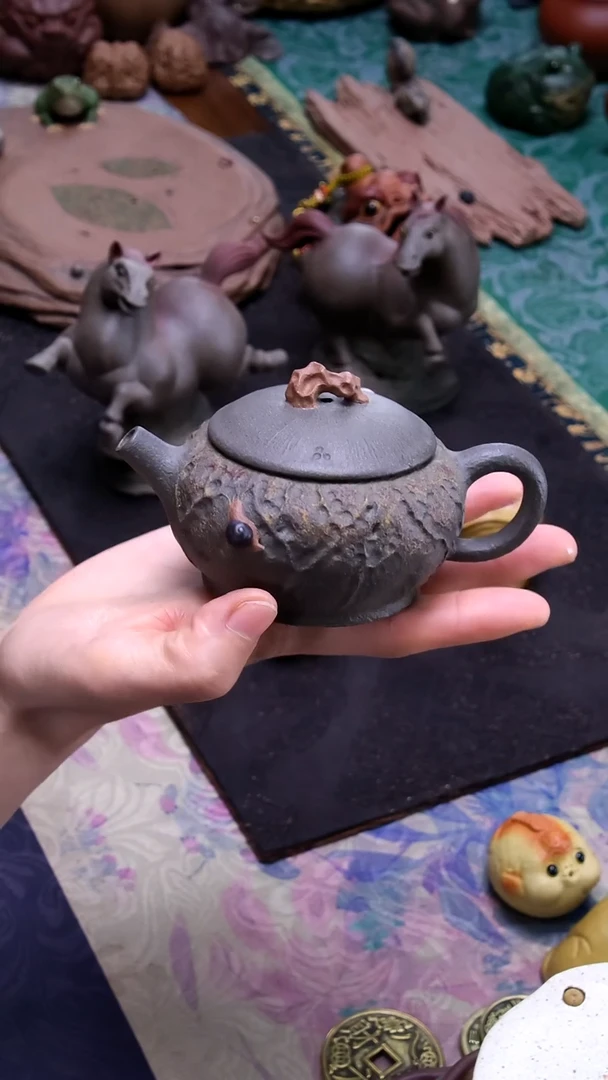 夏**凉张月《蜗牛供春壶》