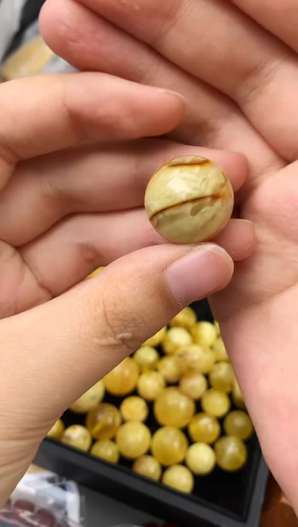 未镶嵌琥珀珠宝奇石305