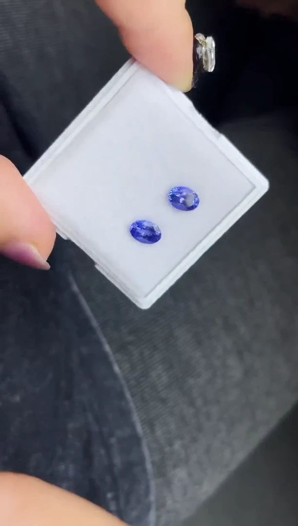 未镶嵌裸石坦桑石一对1.9ct