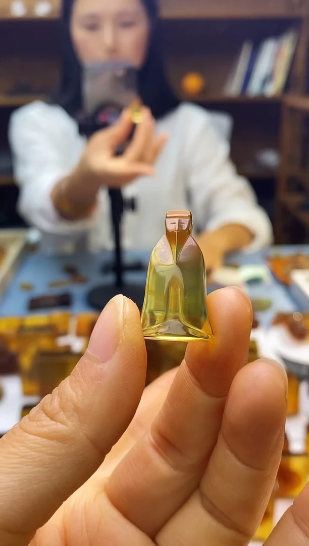 琥珀颈饰未镶嵌SN90-19（翁仲）