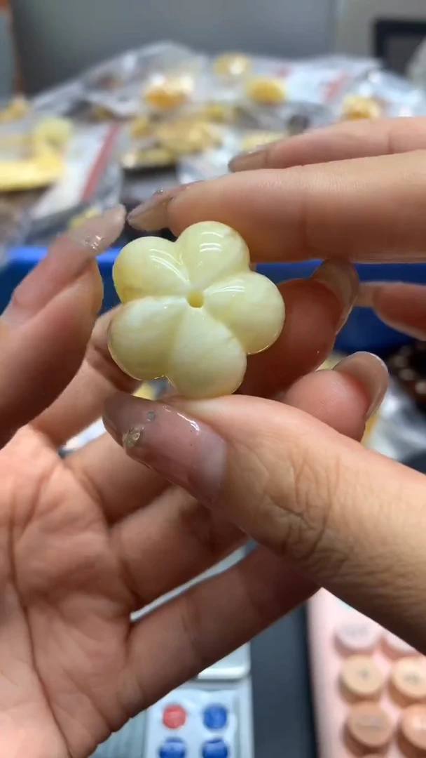 未镶嵌琥珀珠宝奇石2319