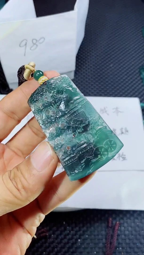 翡翠未镶嵌颈饰