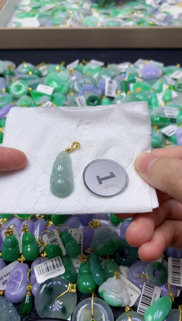 颈饰未镶嵌翡翠天然缅甸翡翠A货