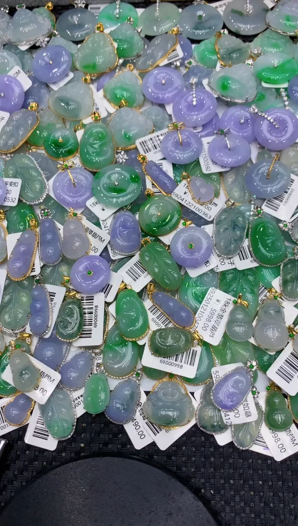 【闪购商品】翡翠颈饰18K金镶嵌一物一证，9米证书费