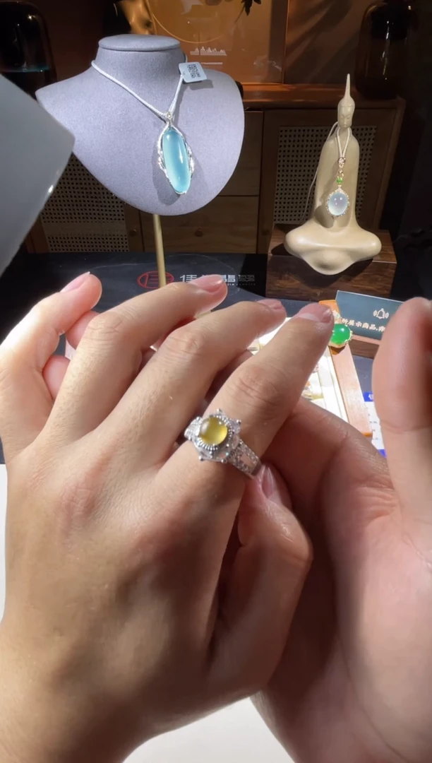 【闪购商品】翡翠挂件未镶嵌大牛玻璃种黄翡蛋面03
