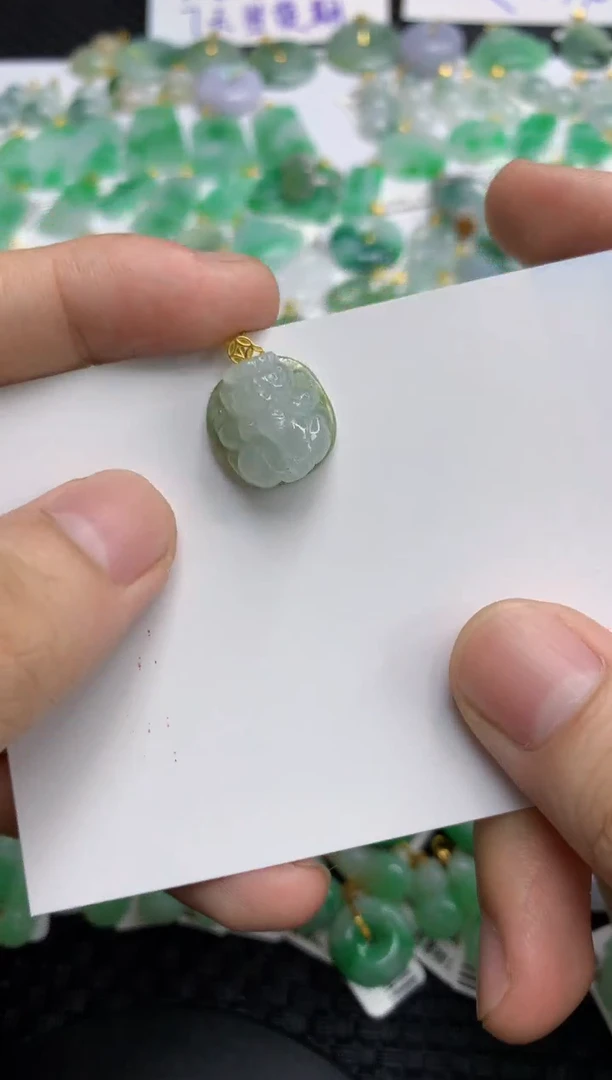 翡翠18K金镶嵌颈饰11111111