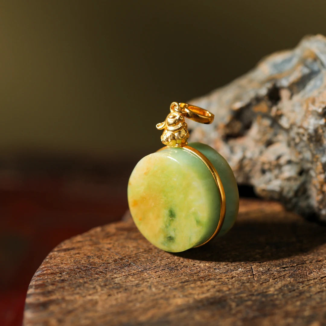 【意婵】天然高品老翡翠圆牌吊坠18K金精工镶嵌玉兔-908968