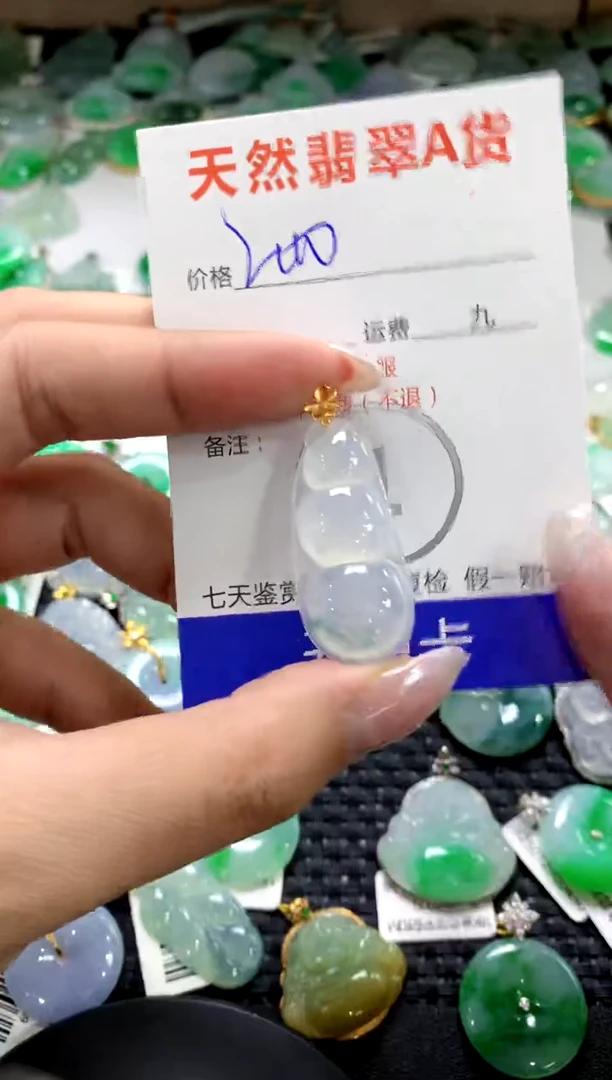 颈饰18K金镶嵌翡翠1111111111111111