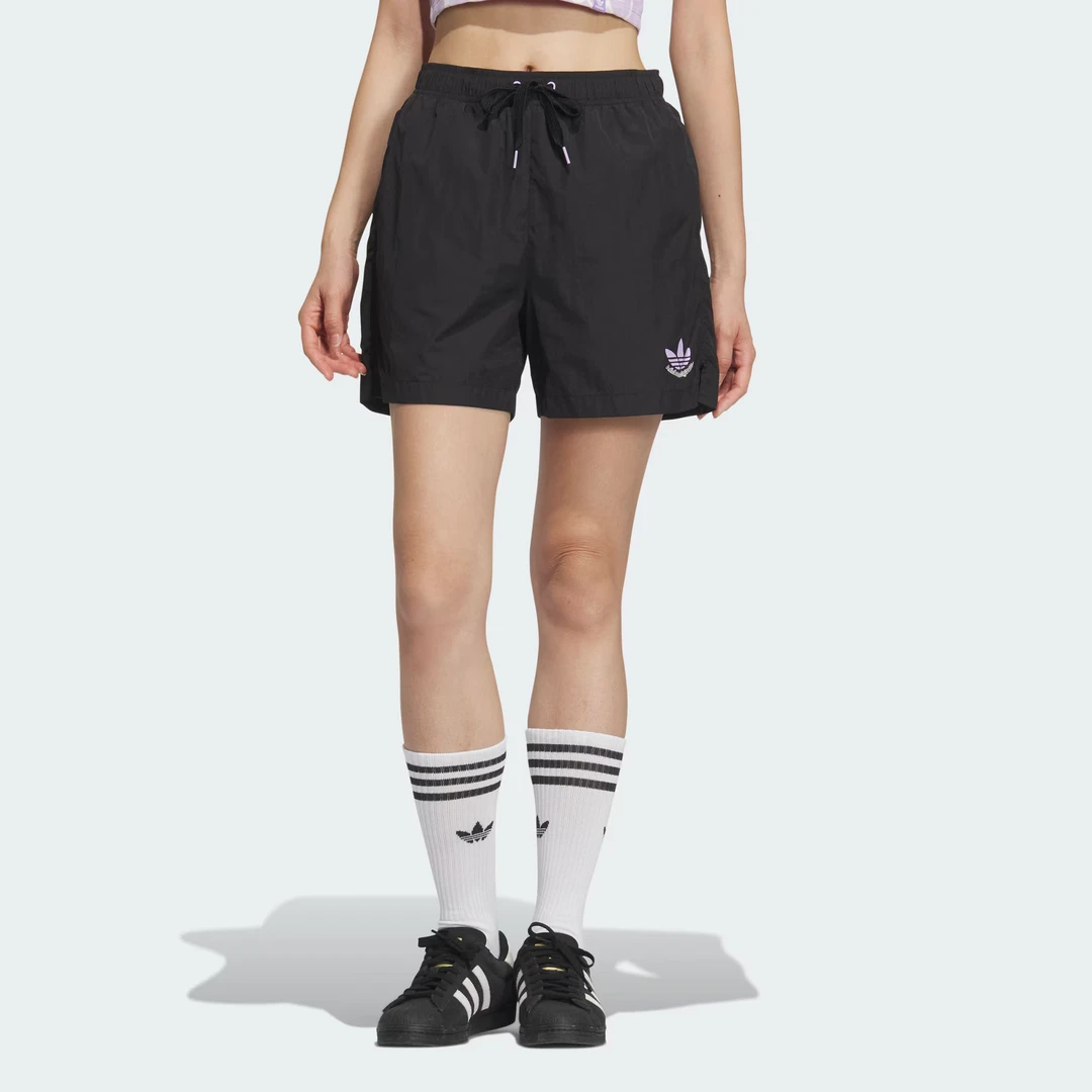 adidas/阿迪达斯originals三叶草户外训练女款时髦黑色短裤JN1682