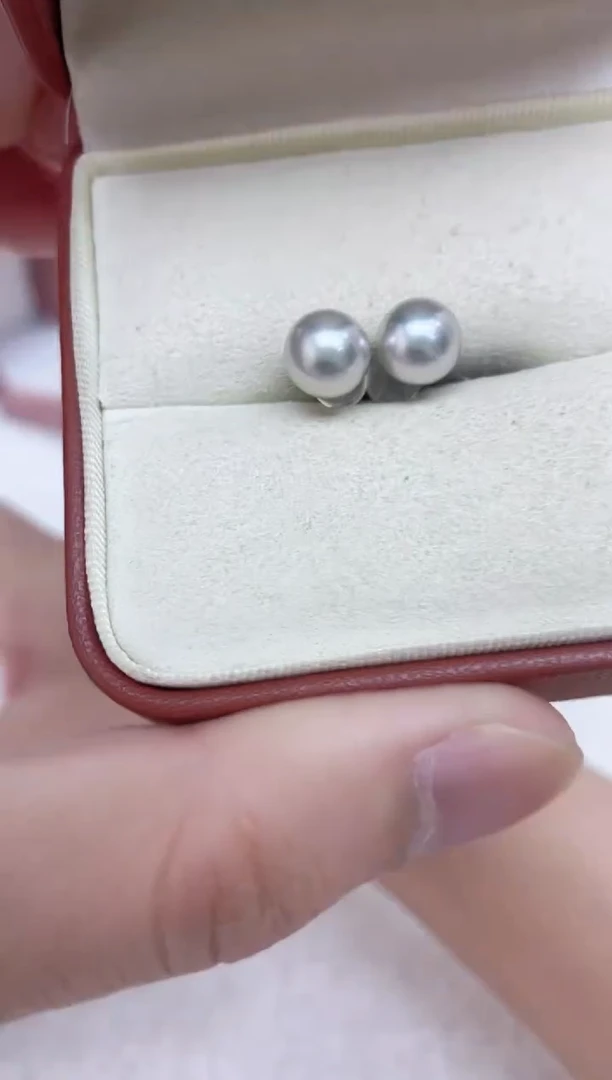 18K金镶嵌海水珍珠耳饰