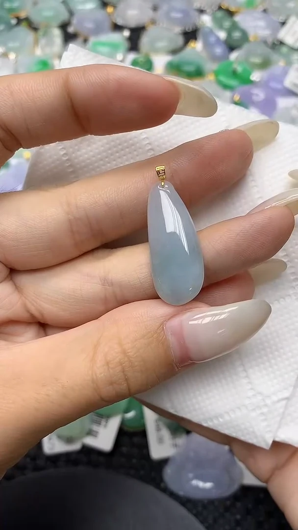 颈饰18K金镶嵌翡翠11111111111