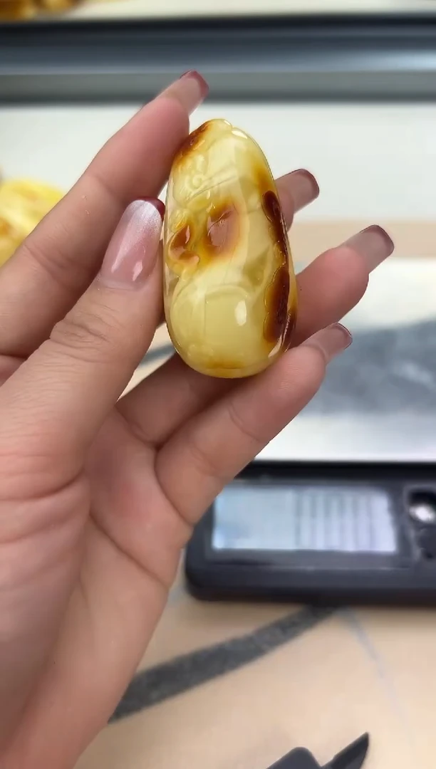 【闪购商品】琥珀裸石未镶嵌蜜蜡吊坠