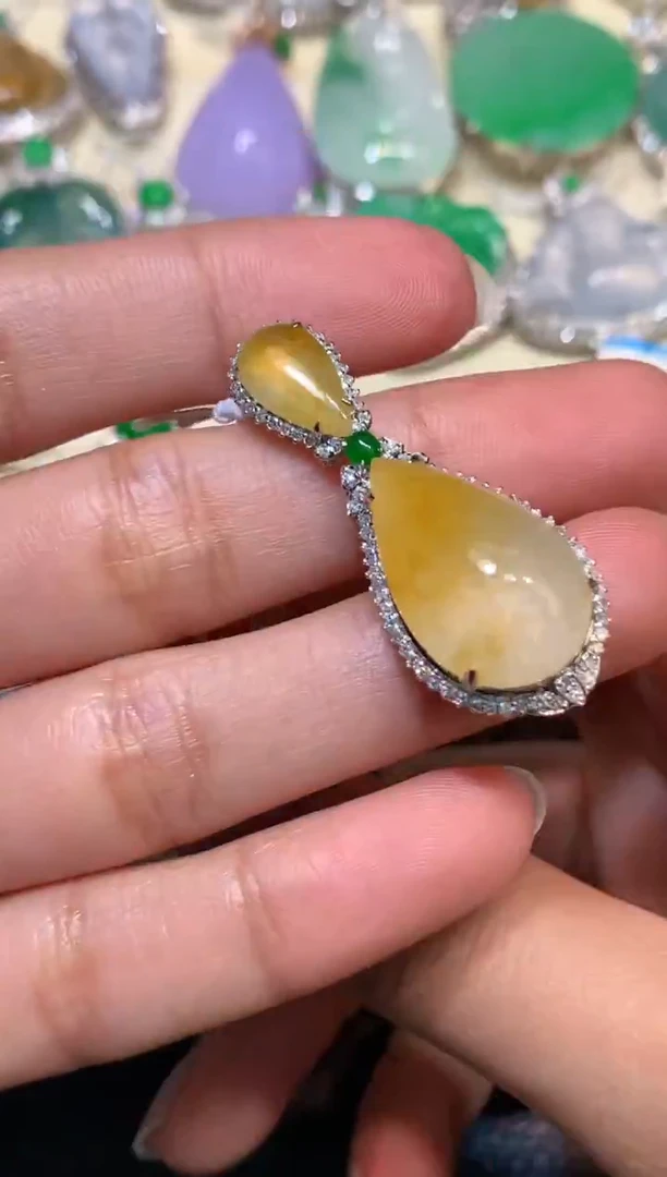 颈饰18K金镶嵌翡翠1