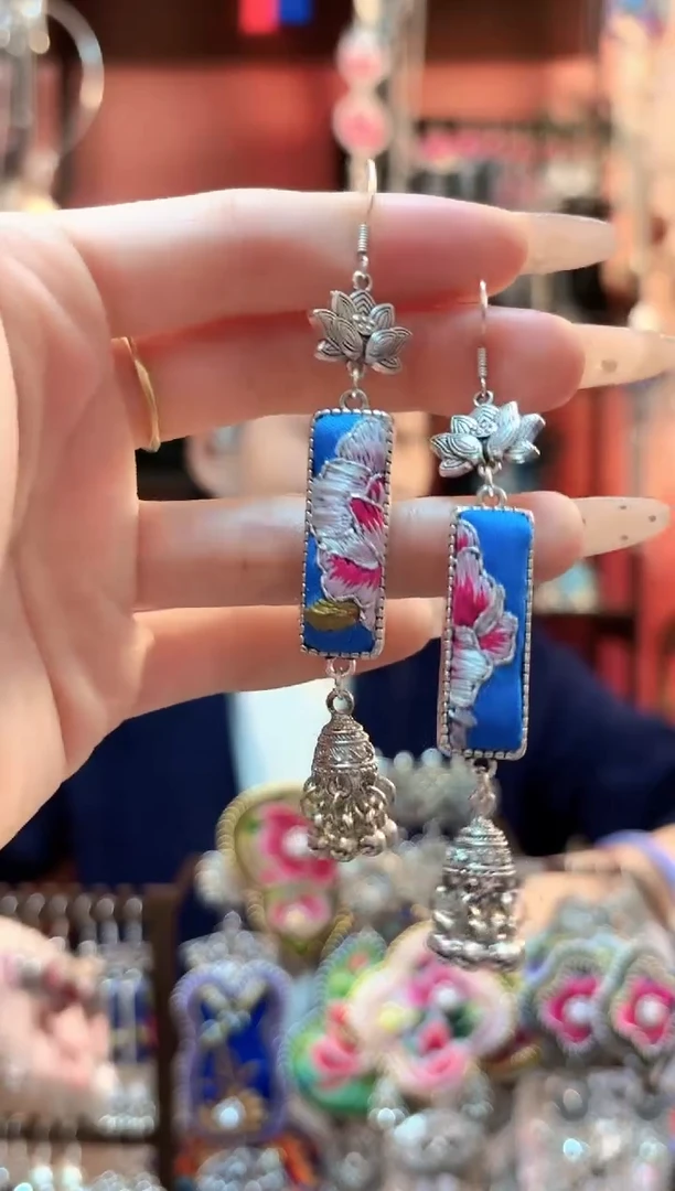 织绣云织谣民族风精美饰品   174