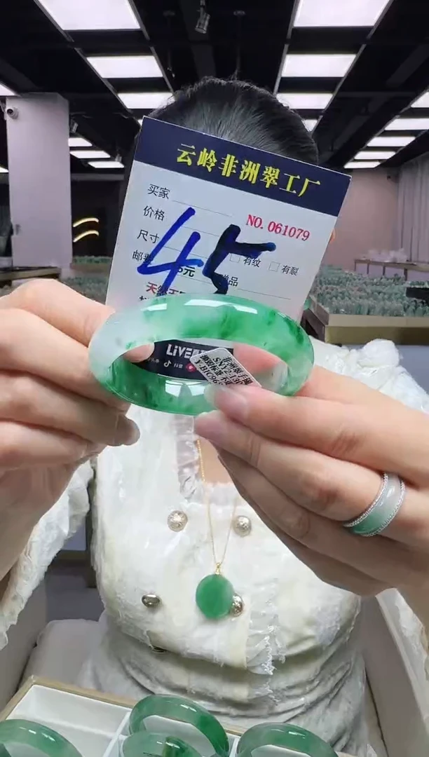 未镶嵌手镯石英质玉口径57-13.5-8.4
