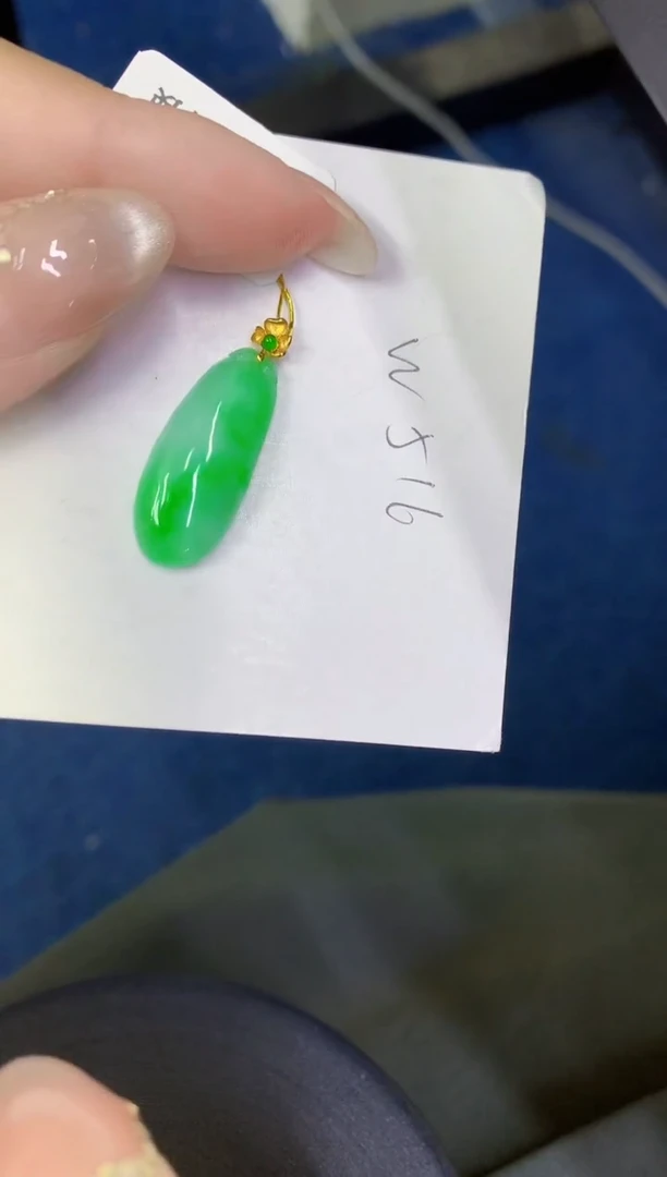 颈饰18K金镶嵌翡翠缅甸天然翡翠A货