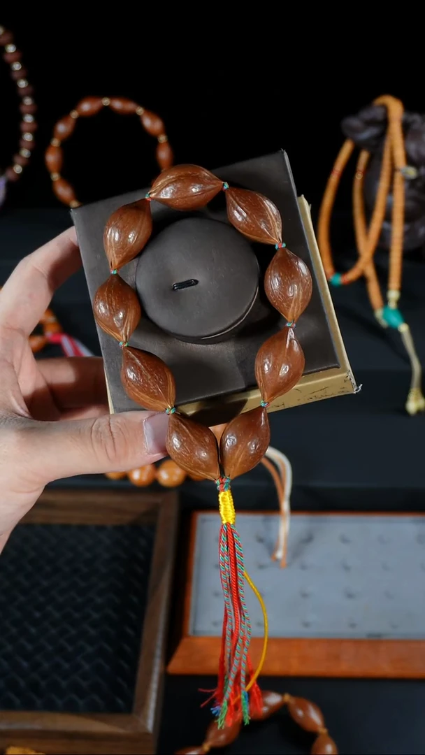 吊坠橄榄核墨核天工文玩作品