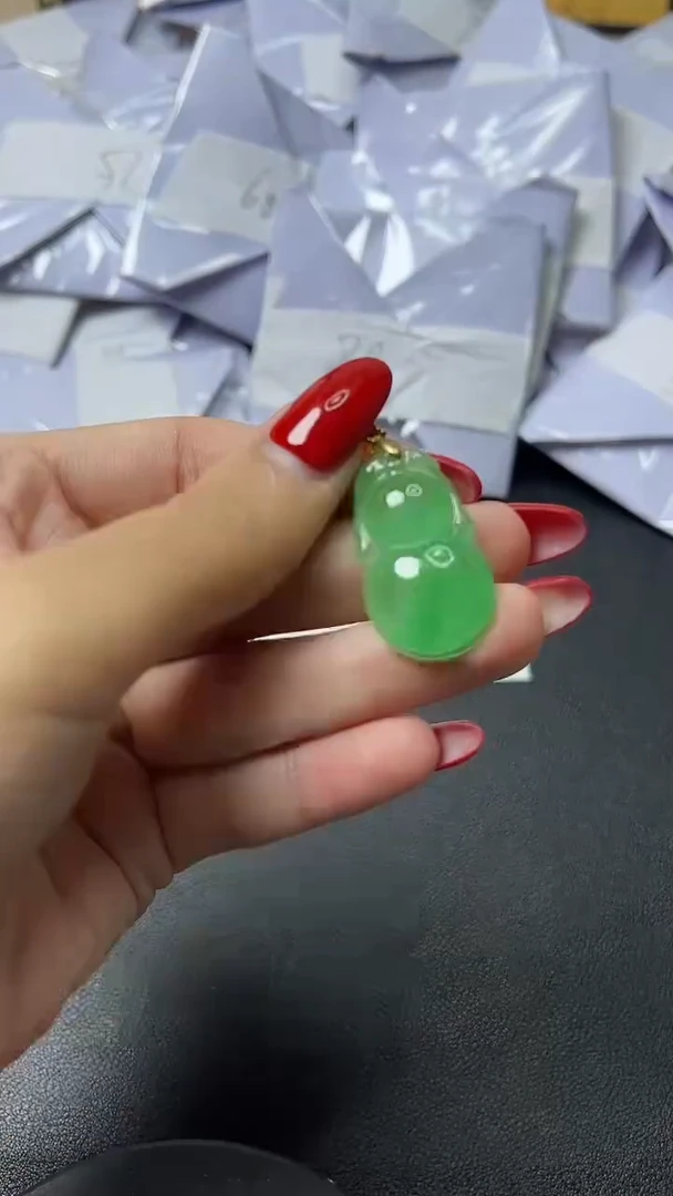 翡翠未镶嵌颈饰料裴翠时尚女士精品吊坠