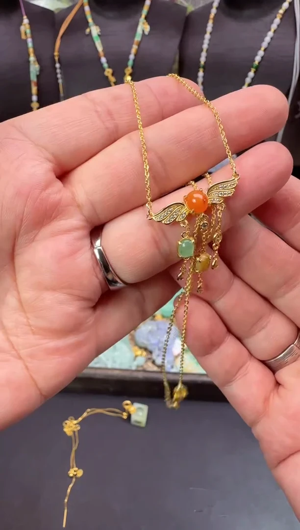 【闪购商品】翡翠颈饰未镶嵌牌子