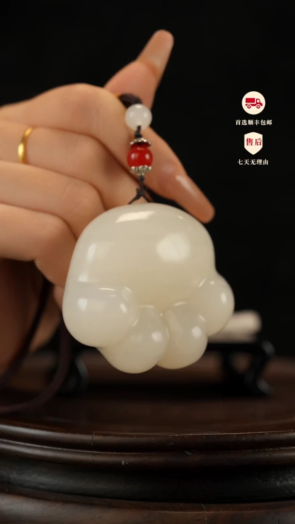 云南石荔枝白雕刻：小猫爪手把件挂件